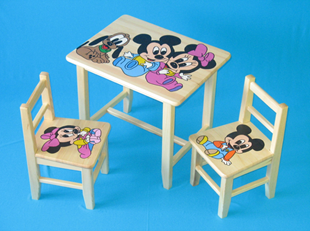 Obrázek Dětský dřevěný stůl se židlemi - mini Mickey Mouse