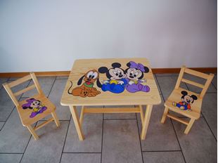 Obrázek Dětský dřevěný stůl se židlemi s potiskem - mini Mickey Mouse