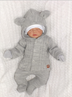 Obrázek z 5 - dílná kojenecká soupravička pletená do porodnice - šedá, bílá
