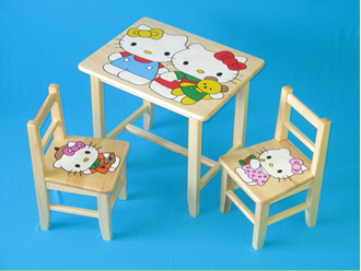 Obrázek z Dětský dřevěný stůl se židlemi - Hello Kitty