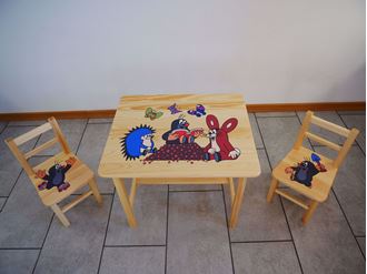 Obrázek z Dětský dřevěný stůl se židlemi s potiskem - Krteček a jeho kamarádi