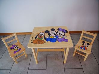 Obrázek z Dětský dřevěný stůl se židlemi s potiskem - mini Mickey Mouse
