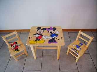 Obrázek z Dětský dřevěný stůl se židlemi s potiskem - Mickey Mouse