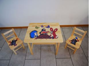 Obrázek Dětský dřevěný stůl + 1 židlička s potiskem - Krteček a jeho kamarádi - 51X40 CM